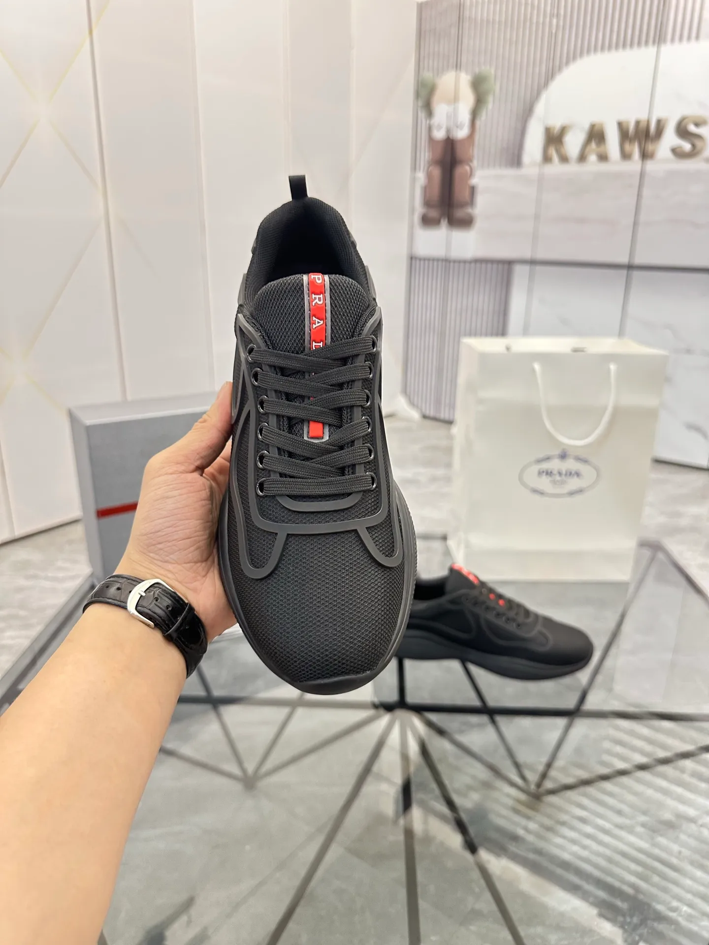 Men's shoes for sale💰: 💰P460¥ High-end top quality Product trademark: Prada * "Prada*" low-top casual shoes Regular size: 38-45 (can be customized to 46) Product materials: imported breathable fly knit upper, breathable lining, cowhide foot pads, original air cushion outsole. No.: 001